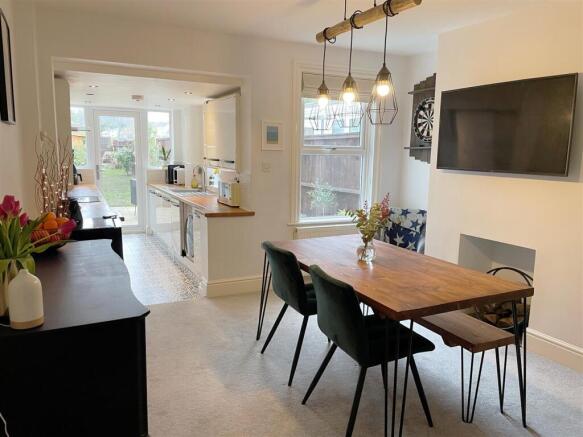 Dining - Kitch 1.JPG