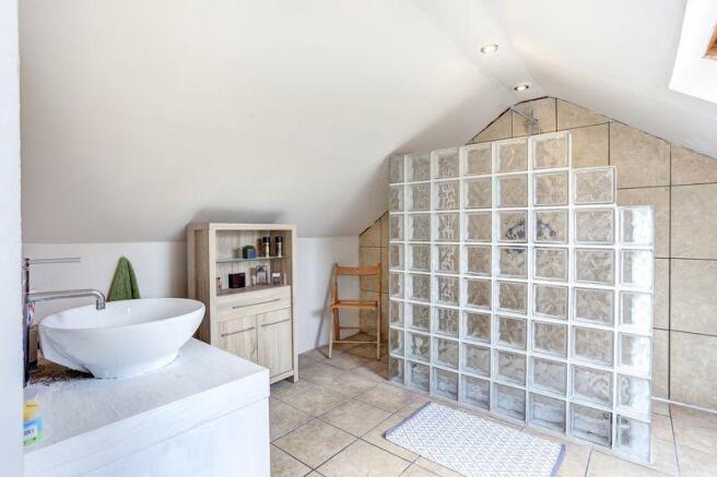 EN SUITE