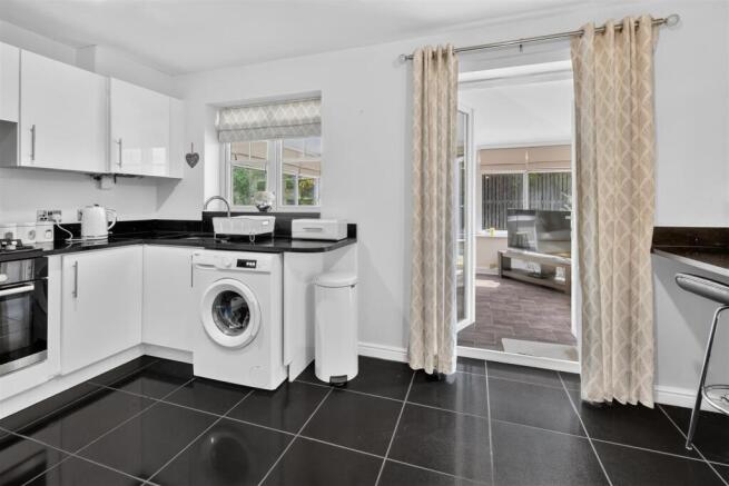 3 bed Semi-Detached for sale Image 5