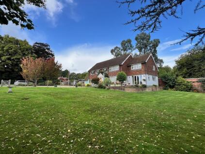 Midhurst Road, Fernhurst, GU27