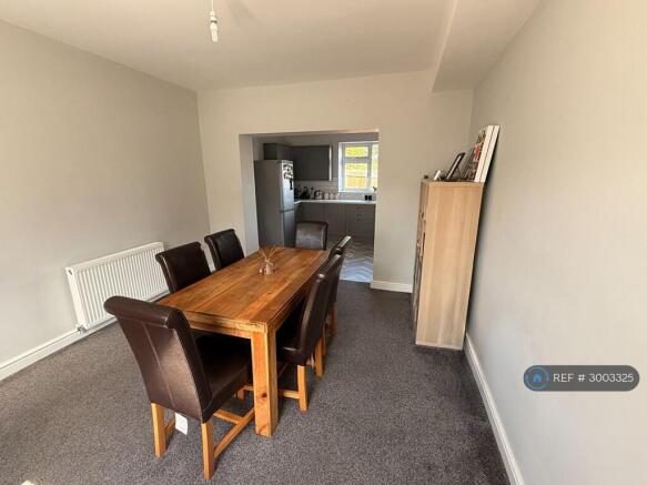 3 bed Terraced to rent Image 4