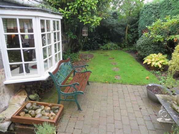 SIDE GARDEN