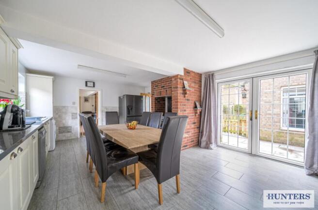 4 bed Detached for sale Image 7