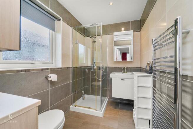 4 bed Detached for sale Image 8