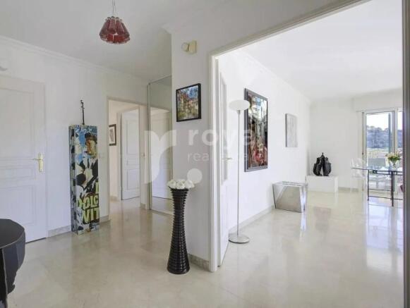 Refined entry hall high-end apartment Mougins