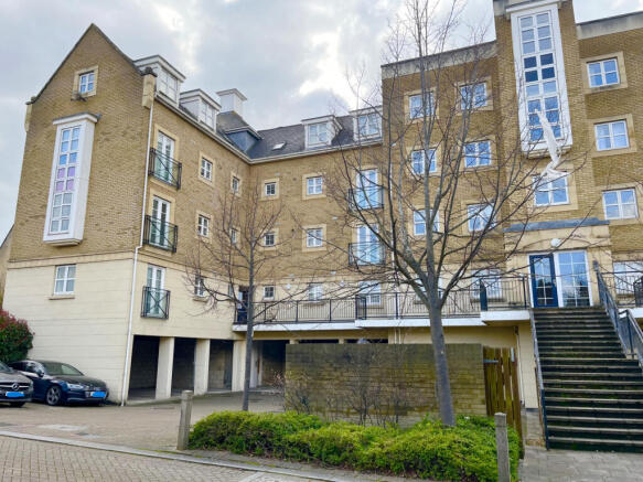 2 bed flat to rent Sandpiper Close, Greenhithe DA