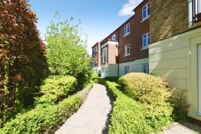 2 bed Flat for sale Image 12