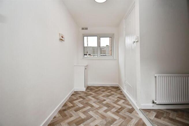3 bed Semi-Detached for sale Image 8
