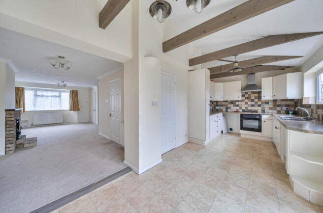 Chapel Close, Toddington, Dunstable photo 3