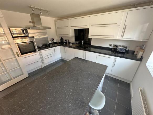 Kitchen/Breakfast Room