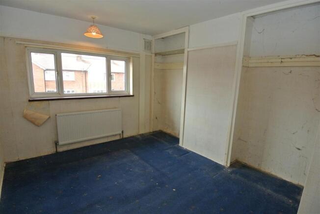 Bedroom 1.JPG