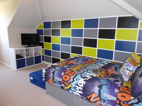 BEDROOM 4