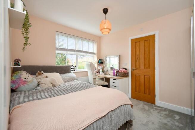 5 bed Detached for sale Image 12
