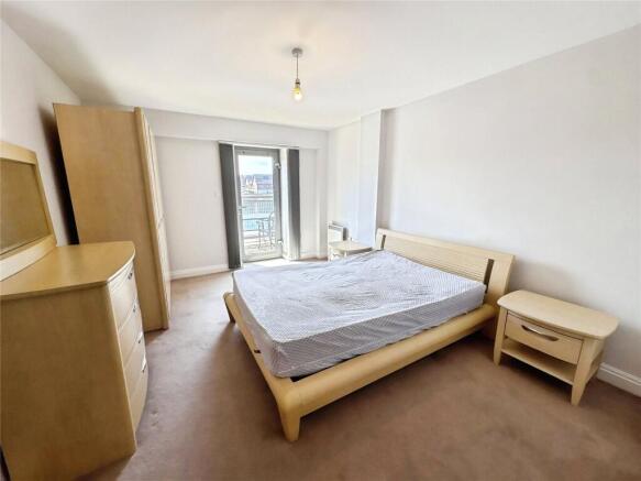 2 bed Flat to rent Image 12