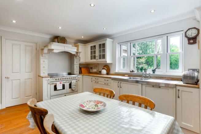 72555_3-Chartwell-Place-Shrewton-Salisbury (12)_lo