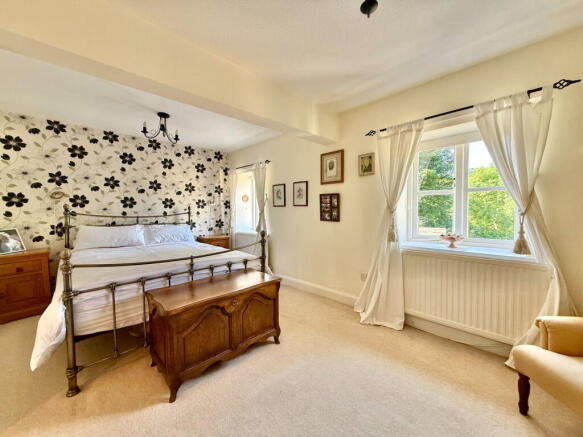 3 bed Apartment for sale Image 11
