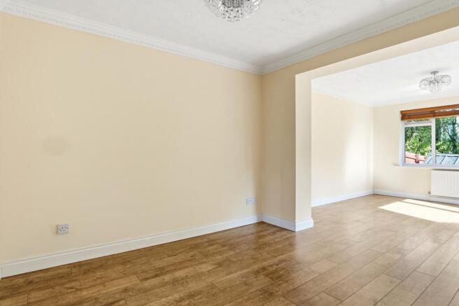 4 bed Detached for sale Image 11