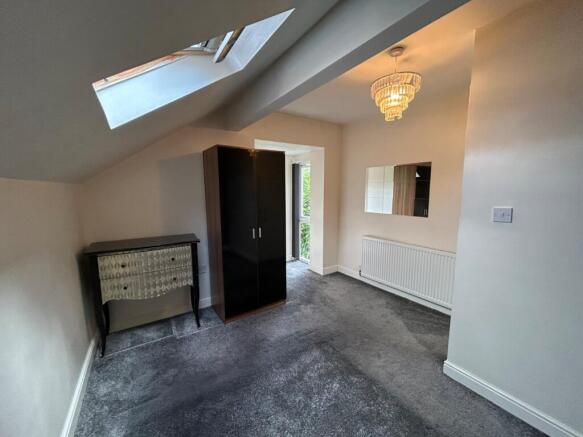 3 bed Semi-Detached to rent Image 8