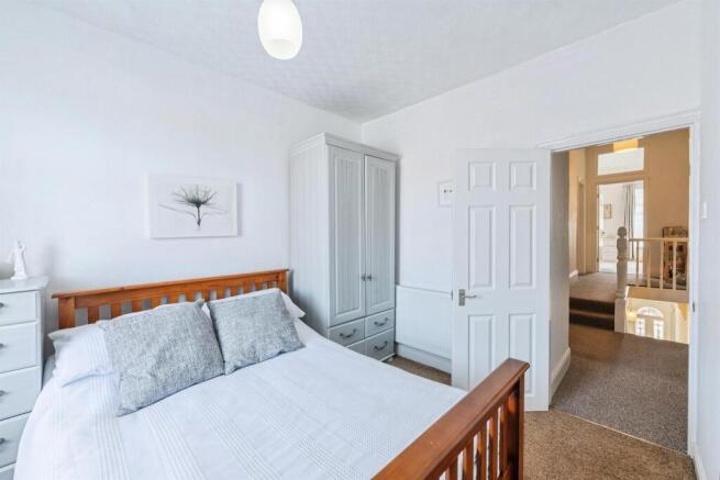3 bed Terraced for sale Image 12