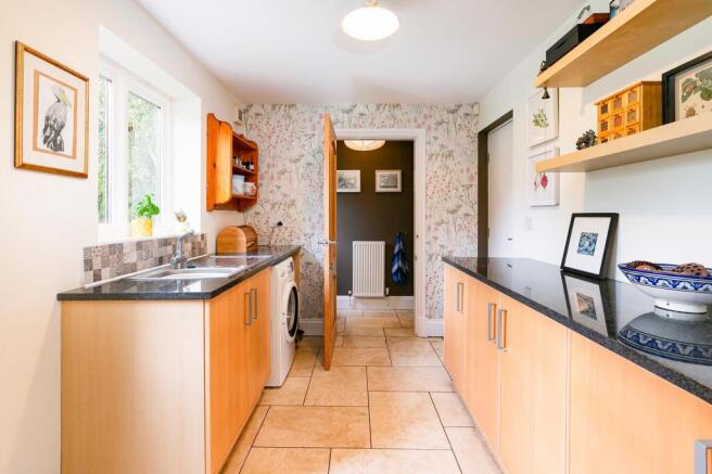 4 bed Detached for sale Image 8