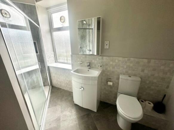 2 bed Apartment to rent Image 9