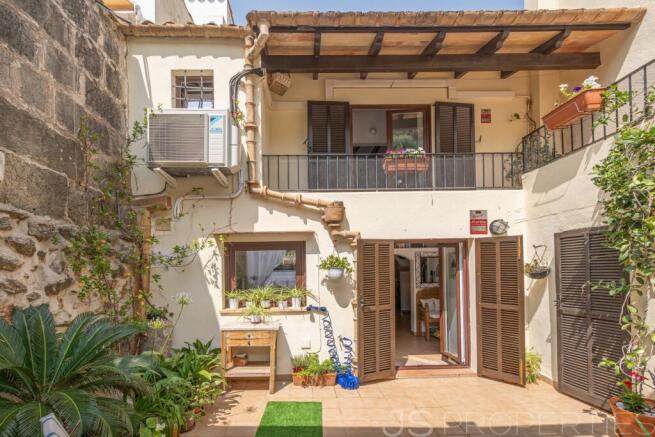 Charming Townhouse in Central Pollensa with Spacious Terraces
