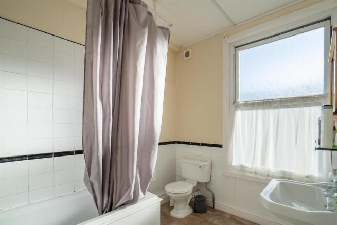 4 bed Town House for sale Image 9