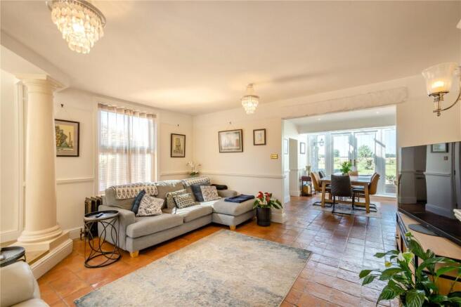 5 bed Detached for sale Image 8