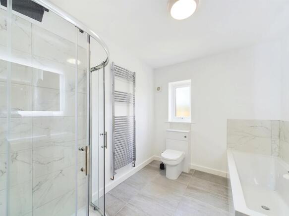 4 bed Detached to rent Image 8