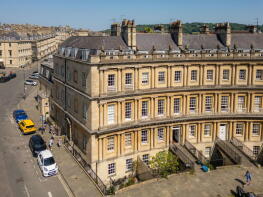 Basement Flat, Circus House, Bennett Street, City Centre, Bath BA1 2EX