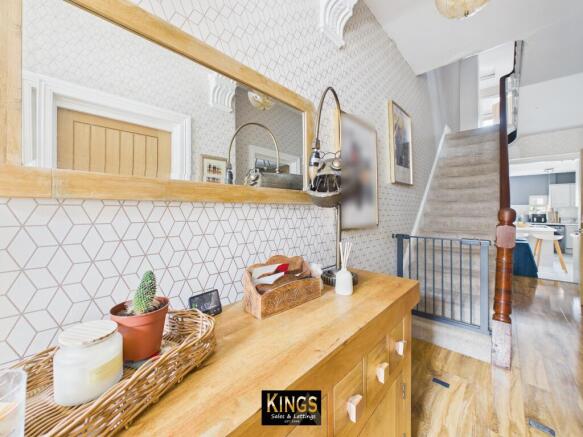 5 bed Town House for sale Image 9