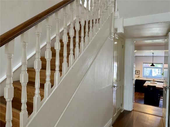6 bed Semi-Detached for sale Image 11