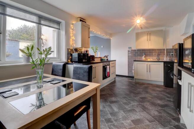 Kitchen 1.jpg