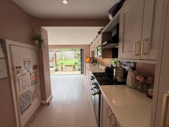 3 bed Semi-Detached for sale Image 4