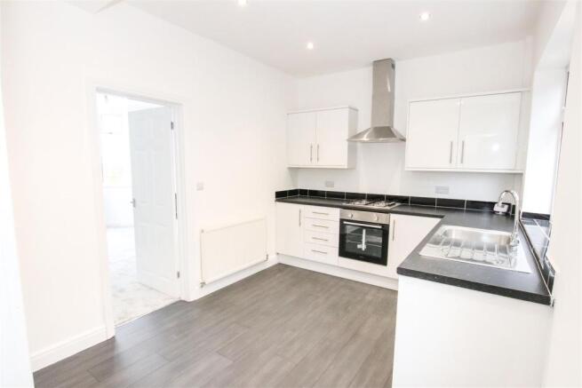 FITTED KITCHEN / DINER