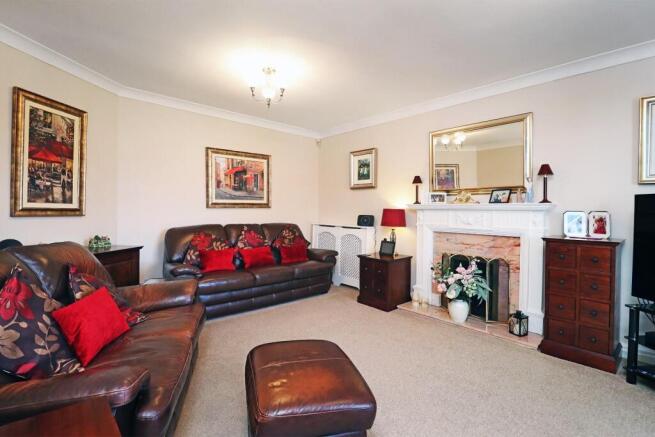 Grove Lane, Hale photo 4