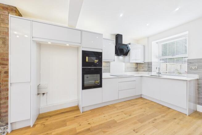 3 bed Semi-Detached for sale Image 6