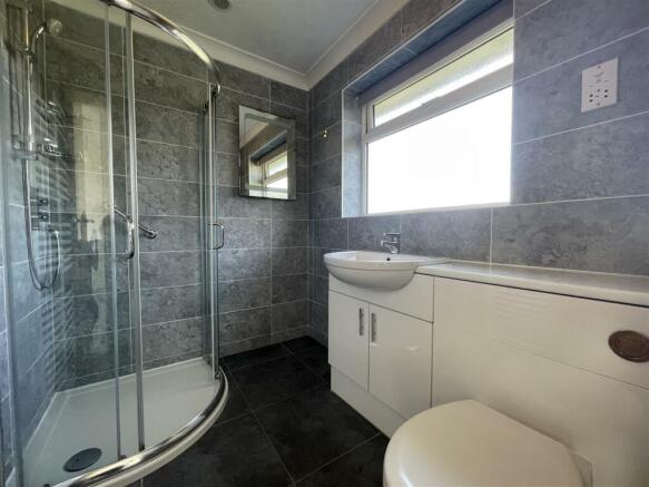 EN-SUITE SHOWER ROOM