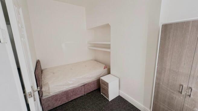 3 bed Terraced to rent Image 6