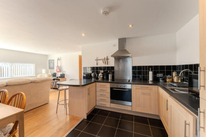 2 bed Flat for sale Image 4