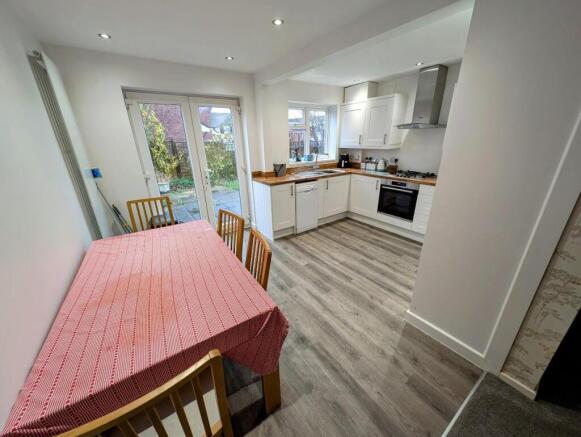 37 Cheshire Close dining area.jpg