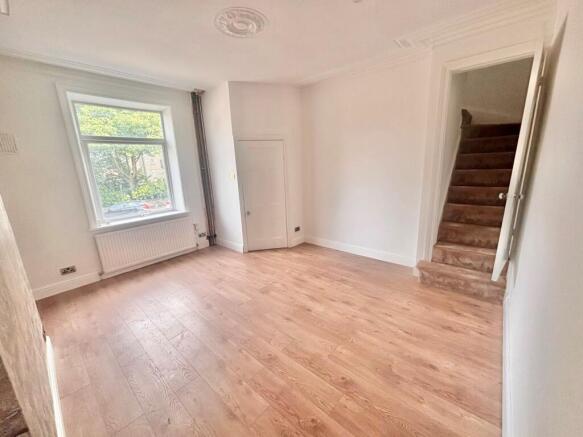 2 bed House to rent Image 4