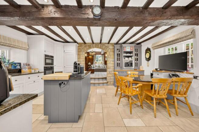 8 bed Detached for sale Image 11