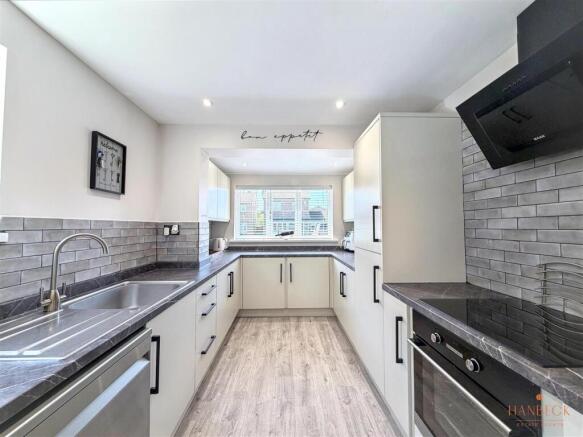 3 bed Detached for sale Image 7