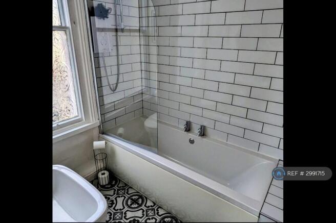 4 bed Detached to rent Image 8