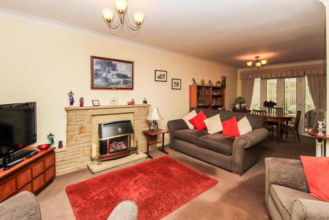 4 bed Semi-Detached for sale Image 5
