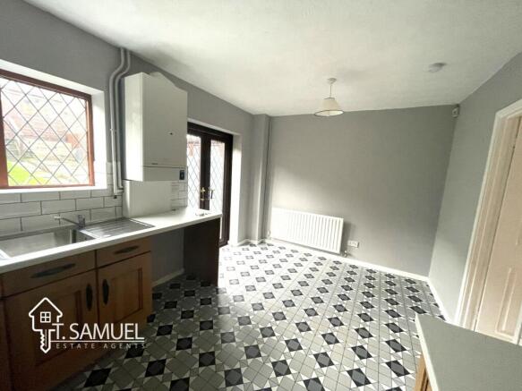 Kitchen 4.JPG
