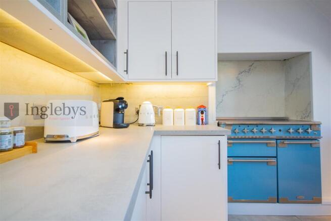 3 bed Apartment for sale Image 4