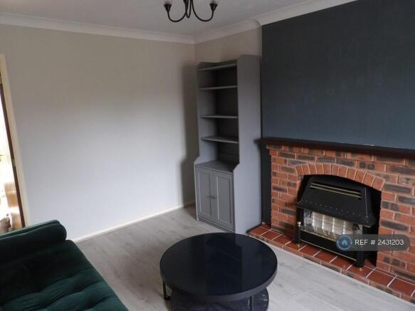 Lounge & Fireplace