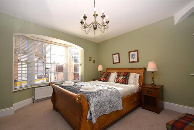 5 bed House for sale Image 7